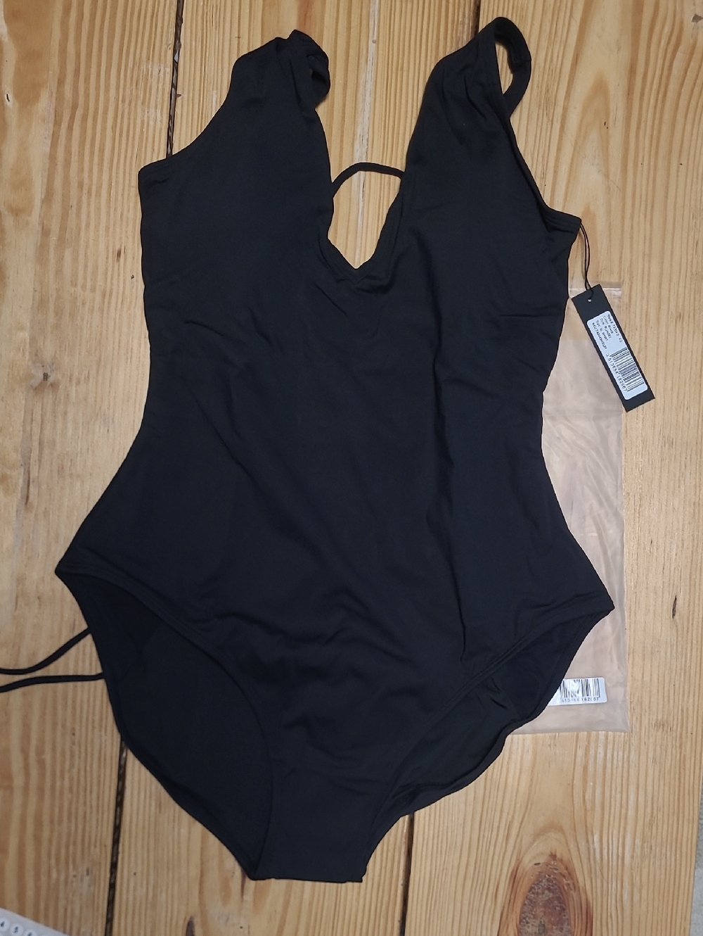 3. NWT  $175 STYLE PLUNGEY XL SHORT